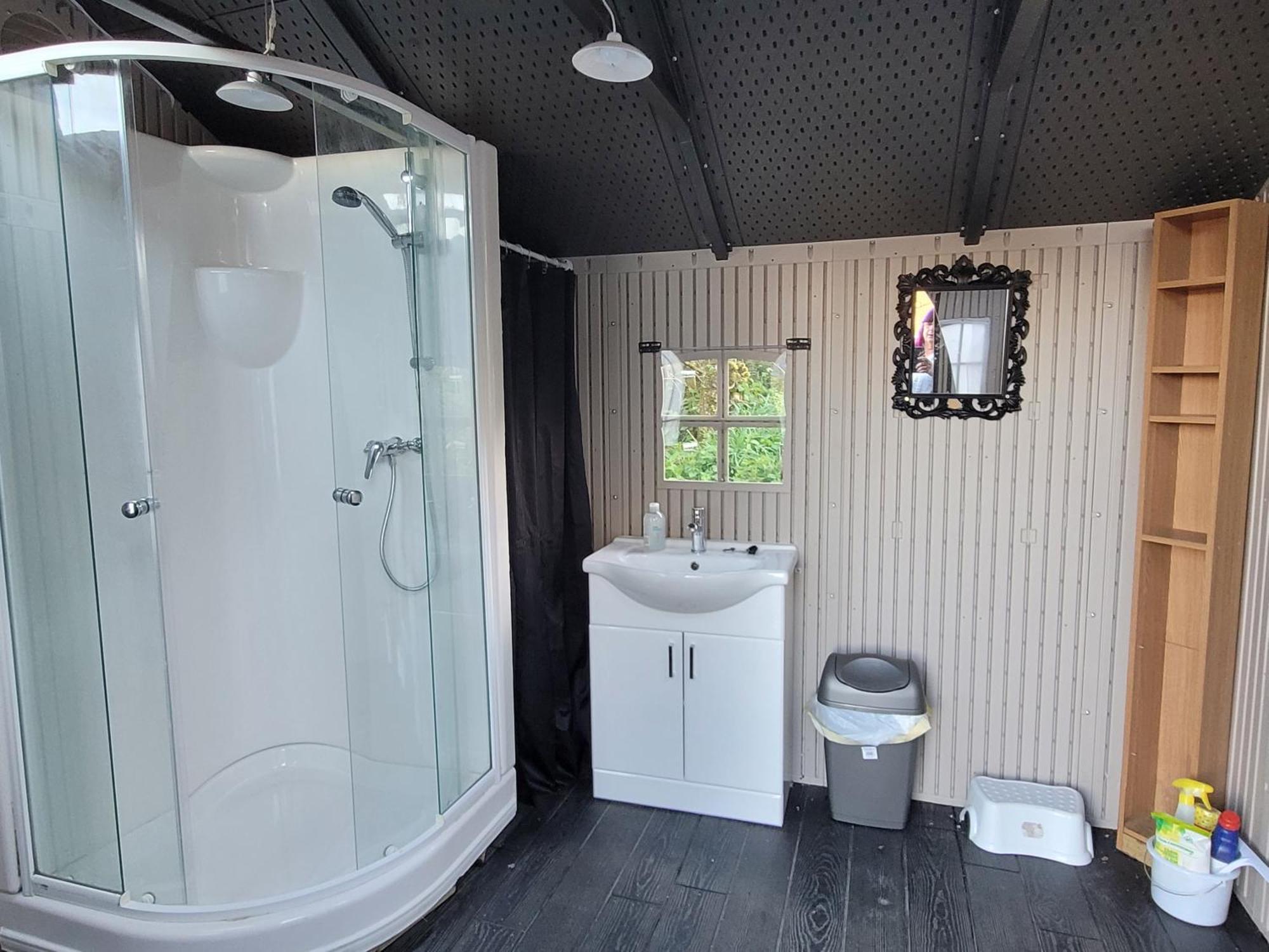 Budget Stay, In Lovely Private Setting With Rustic Charm, Log Burner, Fire Pit, Campers Kitchen & Eco Loo No Bedding Supplied ناربيرث المظهر الخارجي الصورة